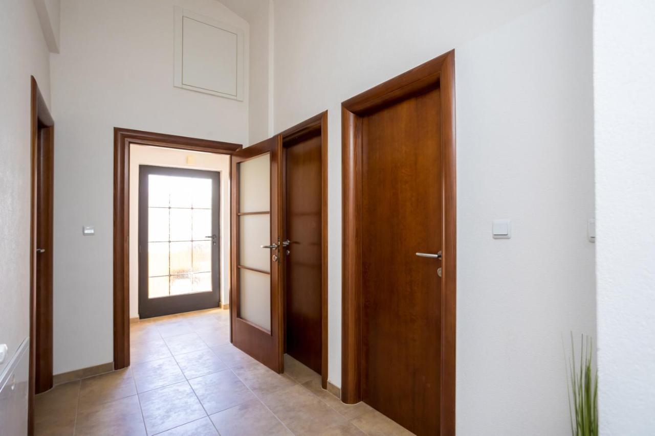 Apartmani Beba Omisalj Exterior photo