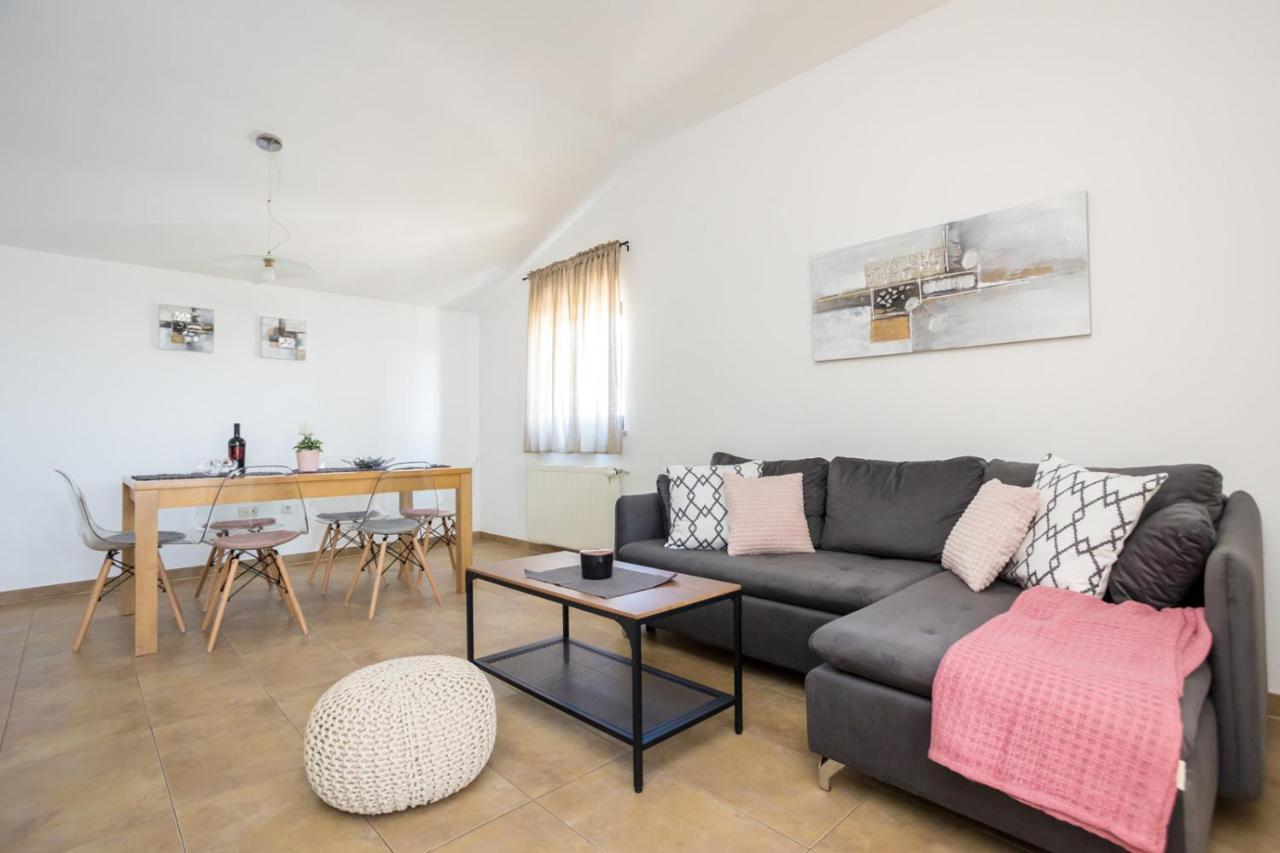 Apartmani Beba Omisalj Exterior photo
