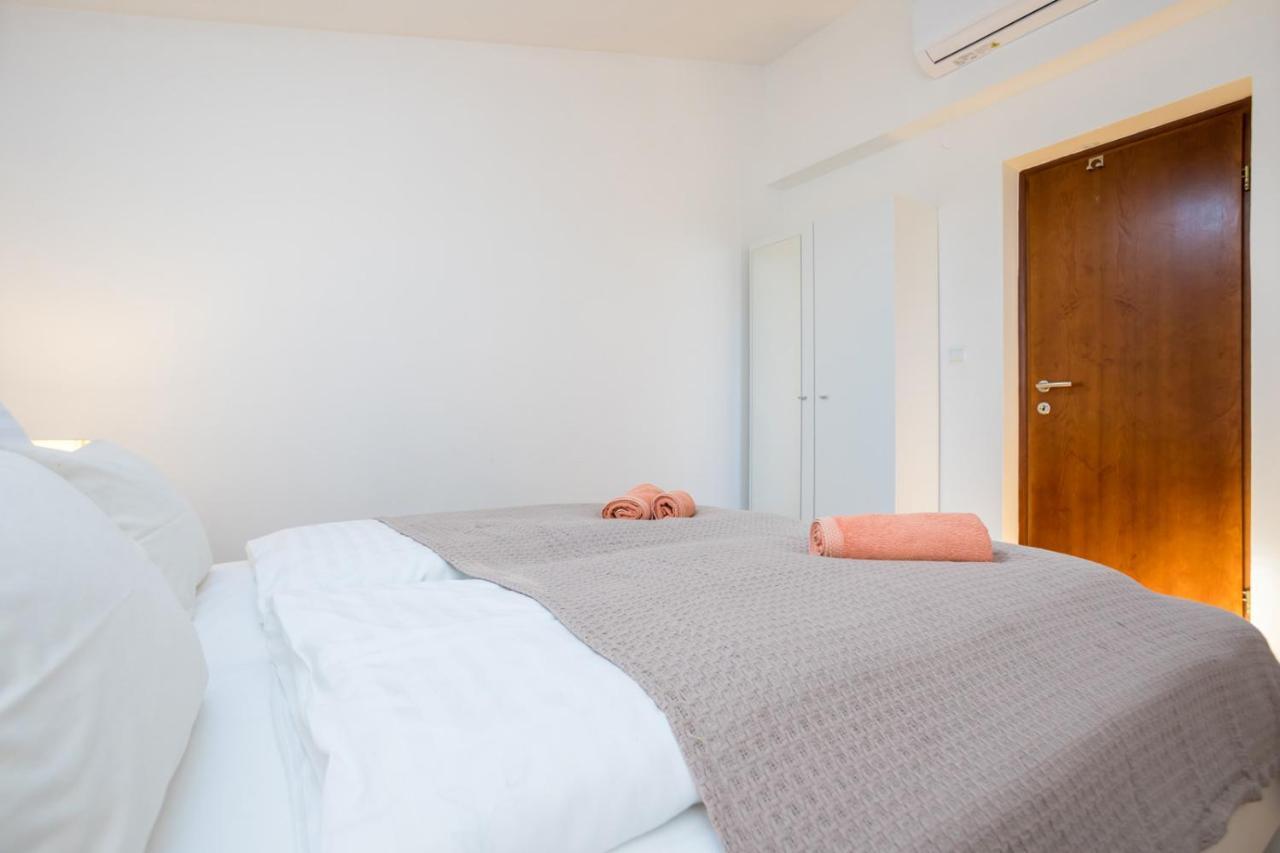 Apartmani Beba Omisalj Exterior photo